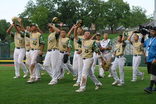 威廉波特少棒賽桃園龜山首戰告捷  合力完全比賽