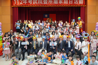 考試院疫後復辦家庭日 打彈珠折氣球親子玩闖關遊戲