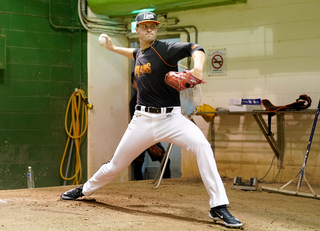 統一獅新洋投布萊威進牛棚練投  大讚台灣應援