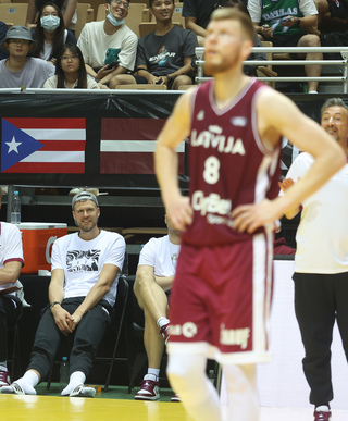 波辛吉斯場邊坐 世界盃熱身賽拉脫維亞勝波多黎各