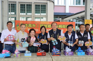 金馬影后陳淑芳擔任愛心大使 贈嘉義弱勢家庭童鞋