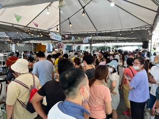 高雄大港閱冰湧3萬人潮 鹹酥雞、奶茶接力登場