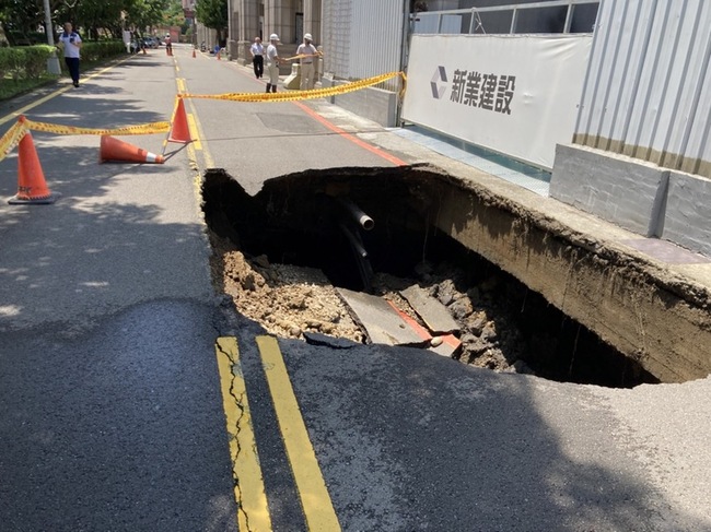 竹北道路塌陷釀瓦斯管破裂 楊文科已要求建案停工 | 華視新聞