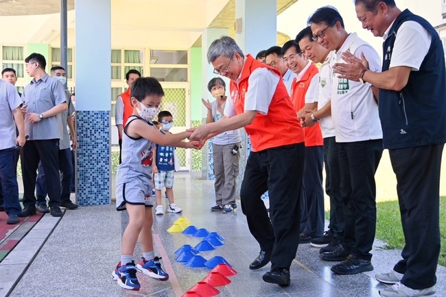 訪宜蘭清溝非營利幼兒園  陳建仁：前瞻成功例證 | 華視新聞