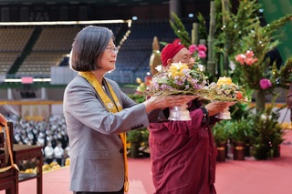 蔡總統赴靈鷲山水陸空法會  為台灣及全民祈福
