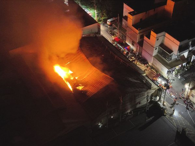 彰化鋰電池工廠深夜大火 中市可見濃煙竄天際 | 華視新聞