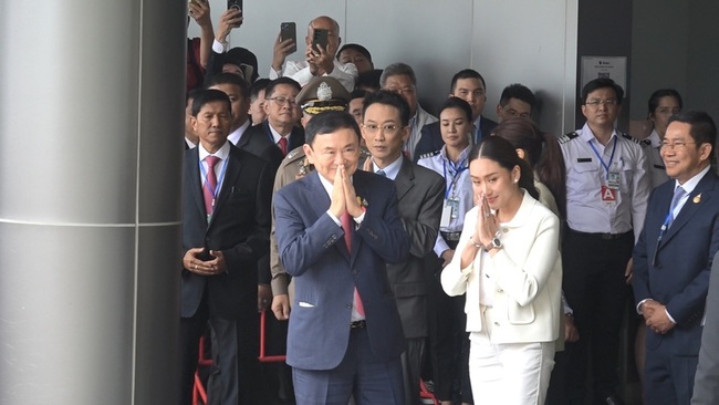 泰國流亡前總理戴克辛抵曼谷 支持者聚集聲援 | 華視新聞