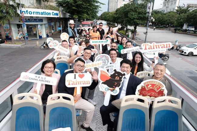 台灣雙層巴士胡志明市開跑  四季景色招攬觀光客 | 華視新聞