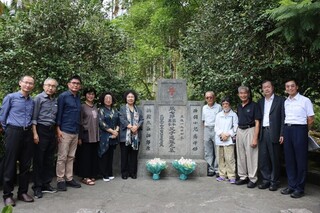 履勘228張七郎父子墓園  陳菊：政府未善盡保存責任