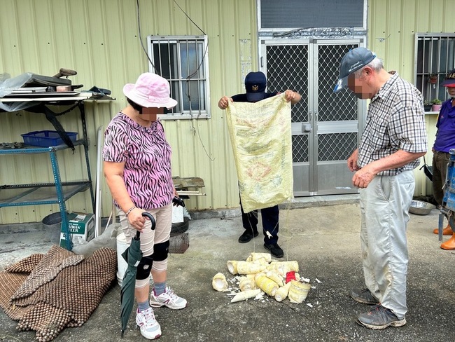 老夫妻偷挖筍同林鳥各自飛 翁拋妻先落跑 | 華視新聞