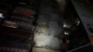 北市萬華國宅火警3女嗆傷送醫 疏散百人火勢撲滅