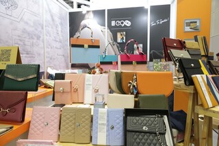 筆記本華麗轉身名牌包 台灣文創驚豔馬來穆斯林