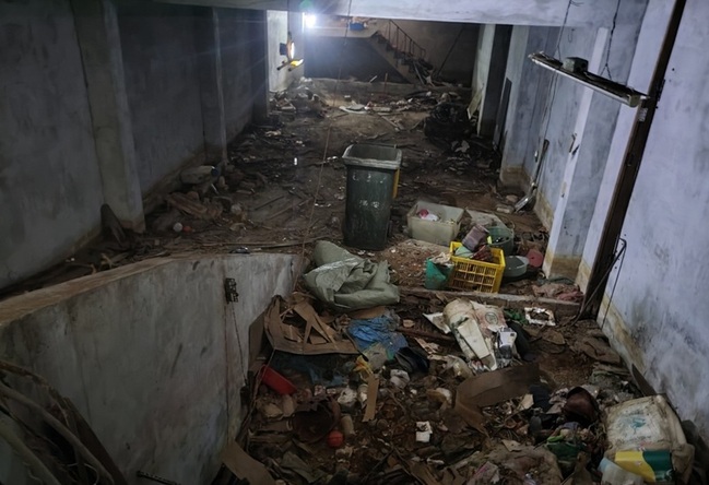 屏東4處公寓堆積雜物 縣府開罰並清出40噸垃圾 | 華視新聞