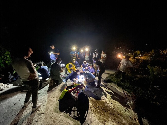 花蓮卓溪2少年爬山 發現受困台灣黑熊機警通報救援 | 華視新聞