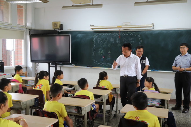 嘉縣國中小汰換20年課桌椅 教室逐步裝智能換氣系統 | 華視新聞