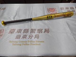 台東市小貨車與機車起糾紛  外籍機車騎士貼文引議