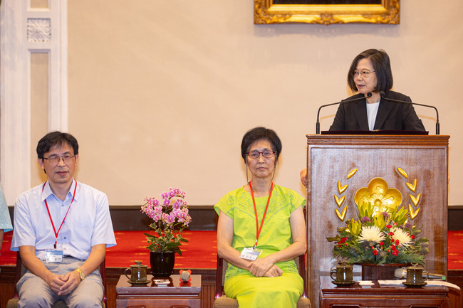 總統接見科展得獎師生 期許改變世界讓台灣被看見 | 華視新聞