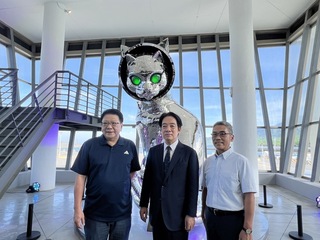 屏東看海美術館船仔貓特展熱門 賴副總統南下參觀