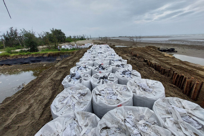 台南雙春海岸保安林12公尺寬缺口 封堵搶修完成 | 華視新聞