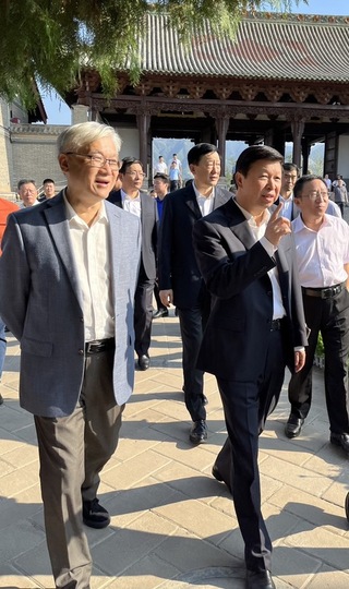 夏立言赴中參訪 與宋濤同赴關帝廟參拜