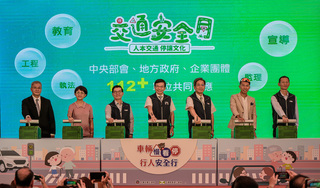 交通安全 王國材：車輛停讓行人、過馬路勿滑手機