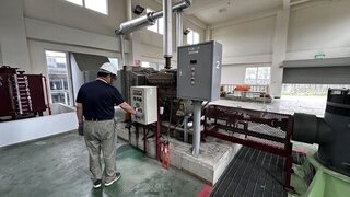 颱風海葵來襲 嘉市抽水機就位、市民領沙包防颱