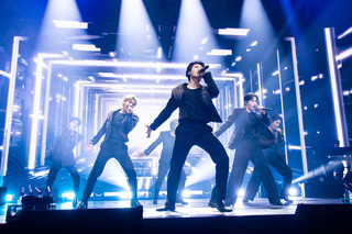 韓團INFINITE寵粉無限 3度下台互動、逆應援