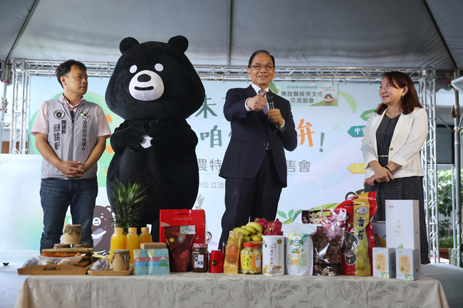 游錫堃行銷南投農特產品  籲民眾支持台灣農業 | 華視新聞