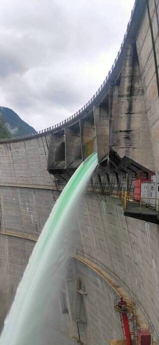 颱風海葵帶豐沛雨量  德基水庫溢流放水