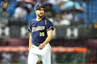 艾士特先發好投助兄弟奪勝 陳俊秀滿貫砲成空響