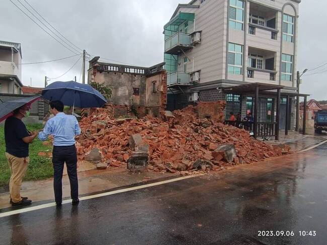 颱風海葵過境  金門百年雙喜樓不堪大雨崩塌 | 華視新聞