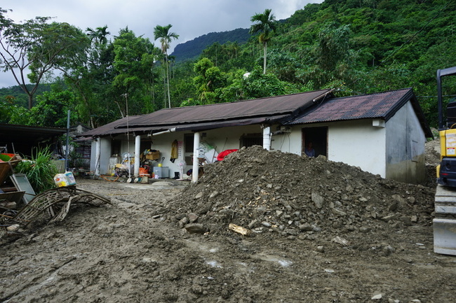 土石流沖進花蓮山邊民宅  陳建仁允全力協助修復 | 華視新聞