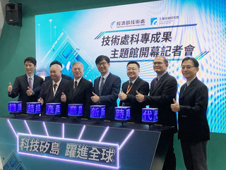 經部科專計畫2奈米鍍膜設備首亮相 國產自製率達60%