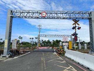 屏東65歲男騎單車闖平交道 遭列車撞上送醫不治