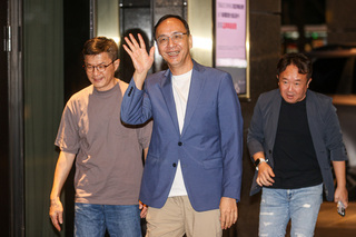 朱立倫金溥聰出席挺侯餐敘 兩人頻咬耳朵破不合傳言