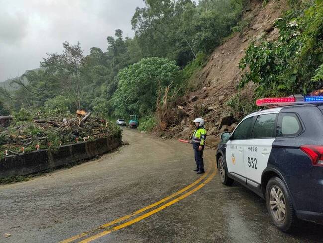 嘉129縣道大雨坍方  山美國小11日停班停課 | 華視新聞