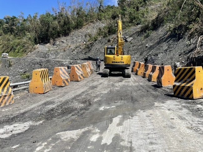 因颱風海葵坍方中斷  東富公路台23線搶通 | 華視新聞