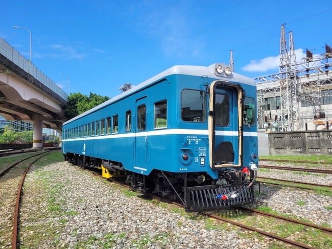 北市地表唯一行駛火車 藍皮柴油客車試乘15日預約 | 華視新聞