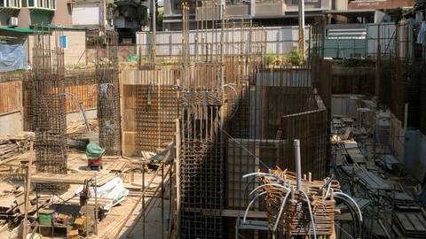 百一街建案旁民宅柱子龜裂 基市府宣布再度停工