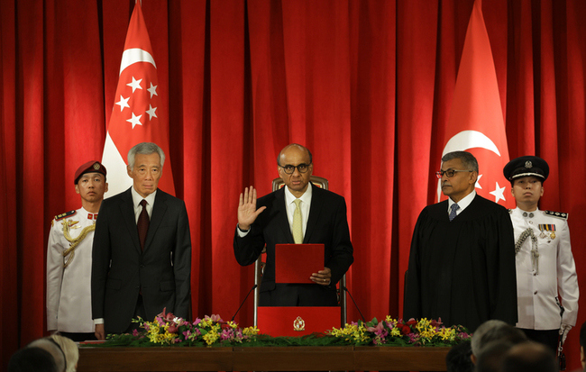 尚達曼就任新加坡總統 矢言強化多元種族政策 | 華視新聞