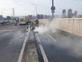 北市華中橋6機車追撞起火燃燒  釀6傷3輛燒毀
