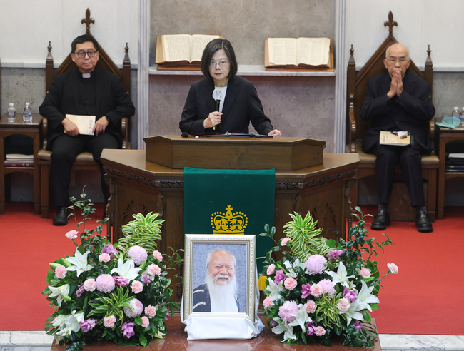 蔡總統出席林哲夫追思禮拜 感謝民主化貢獻 | 華視新聞