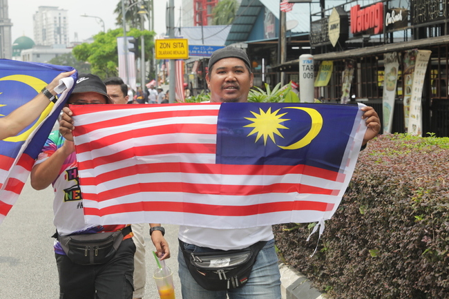拯救馬來西亞集會近千人參與 質疑政府反貪決心 | 華視新聞