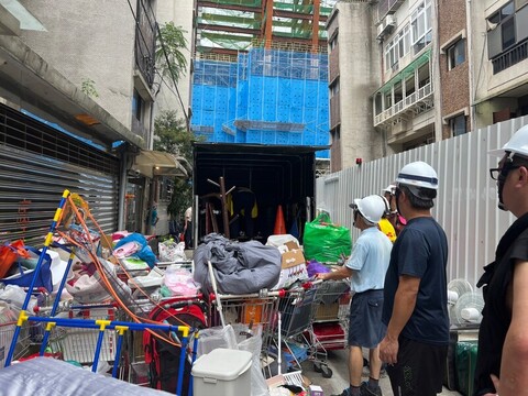大直街民宅陷落  李四川：重災戶家具擬賠50萬