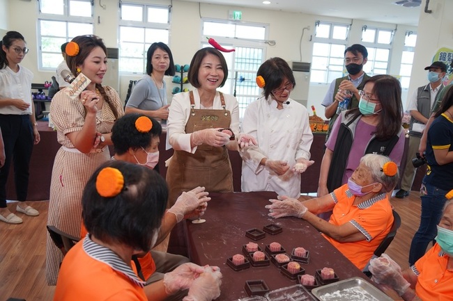 屏東「小米造咖」進入社區  高齡營養料理輕鬆做 | 華視新聞