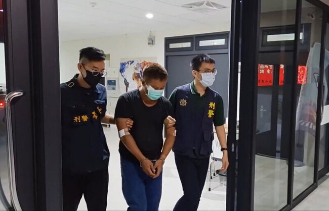 藥頭遭圍捕邊逃邊丟已上膛手槍 台東警事後捏把冷汗 | 華視新聞