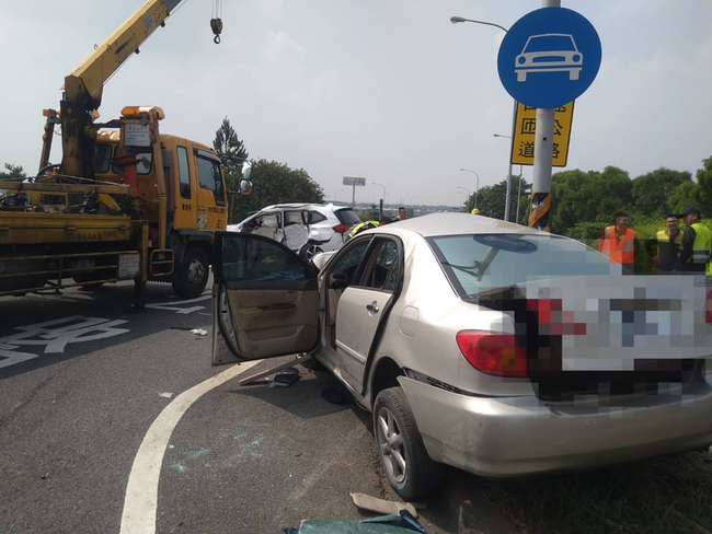 國1水上匝道口車禍 1死3傷父女天人永隔 | 華視新聞