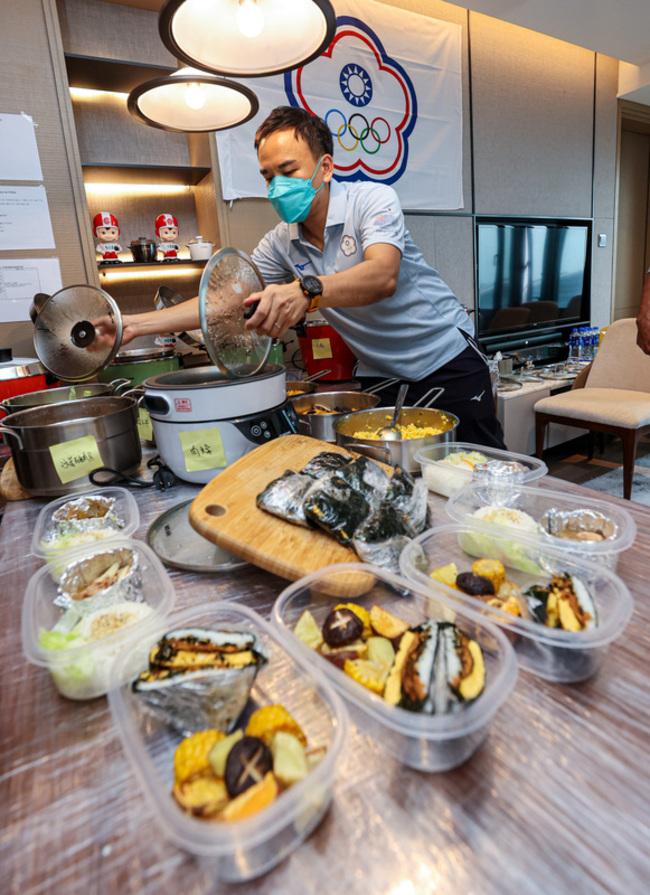 國訓資深廚師進駐亞運中繼站 選手安心享用台灣味 | 華視新聞