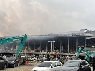 屏東明揚廠房爆炸失聯4人 雨停持續搜救