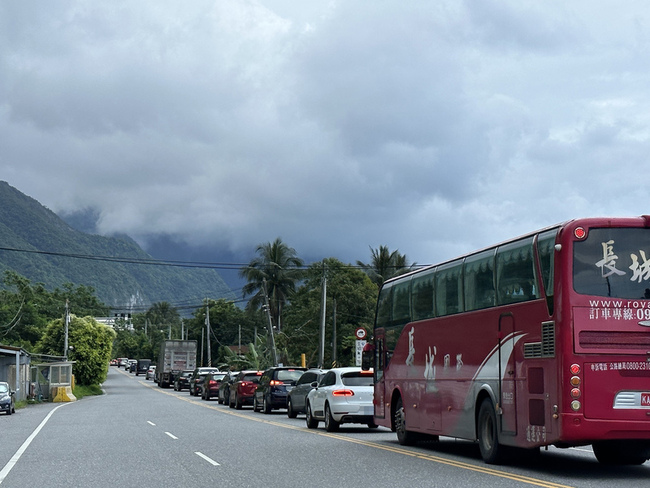 中秋連假蘇花路廊將現車潮 公共運輸東部加碼優惠 | 華視新聞